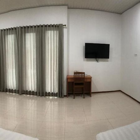 Aurora Hotel Siliwangi Cirebon Exterior foto