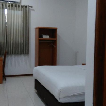 Aurora Hotel Siliwangi Cirebon Zimmer foto